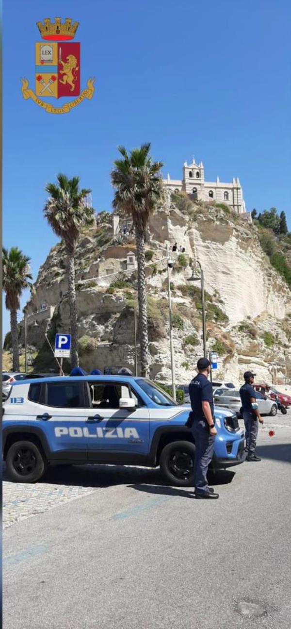 Contrasto della criminalità a Vibo, due denunce per ricettazione di un autocarro e un sequestro di droga in un circolo ricreativo images Contrasto della criminalità a Vibo, due denunce per ricettazione di un autocarro e un sequestro di droga in un circolo ricreativo