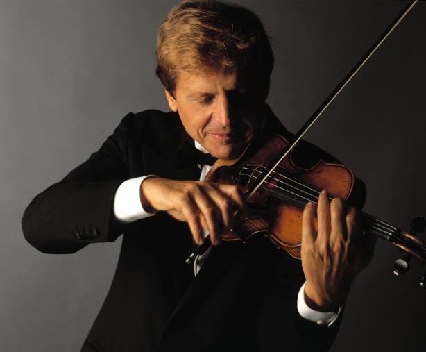 images AMA Calabria. Grande attesa per il concerto del violinista Uto Ughi al Teatro Grandinetti Comunale di Lamezia Terme