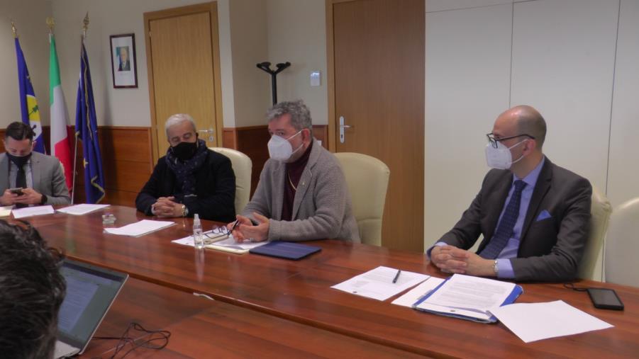 images Spirlì conferma: "Scuole chiuse per due settimane da lunedì. Decisione indispensabile"