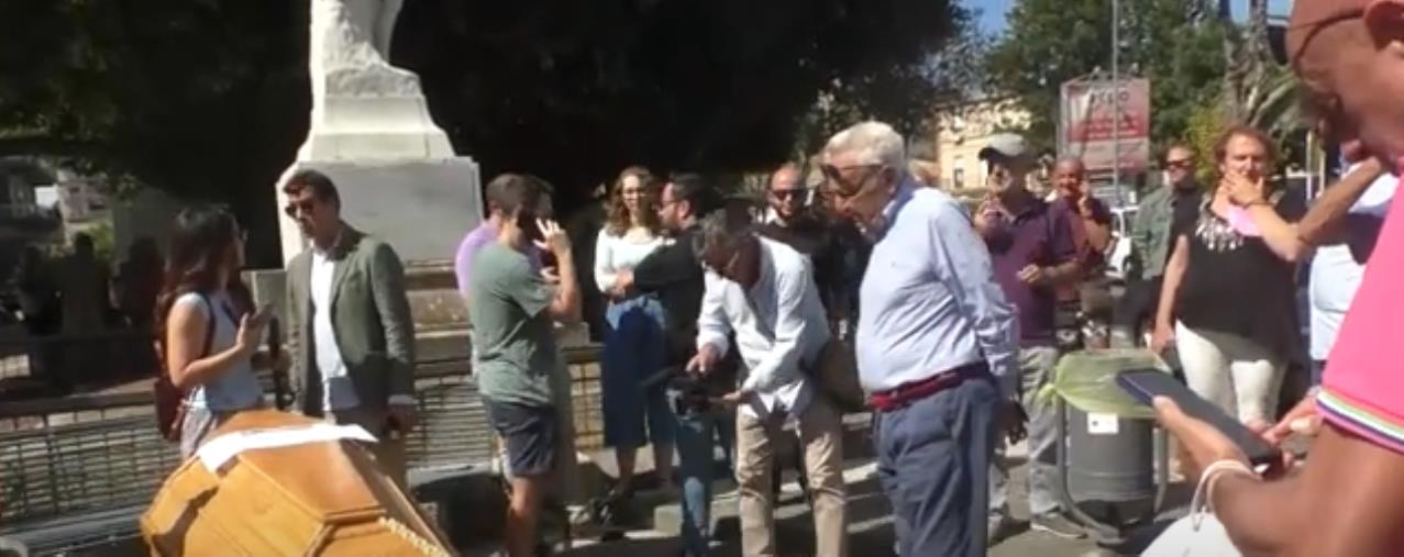 images "Medicina non si tocca!", Catanzaro si mobilita: "Basta scippi"