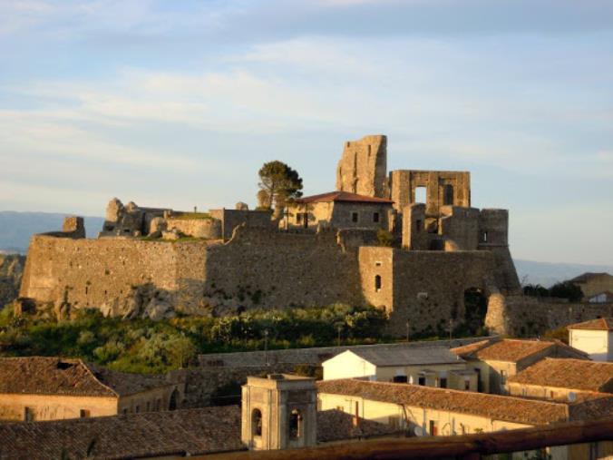 Al Castello di Squillace la serata di premiazione del concorso letterario "Alla corte dei Borgia"