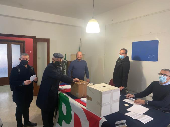 Congressi Pd a Catanzaro: iniziate le operazioni di voto nell'unico seggio del capoluogo images Congressi Pd a Catanzaro: iniziate le operazioni di voto nell'unico seggio del capoluogo