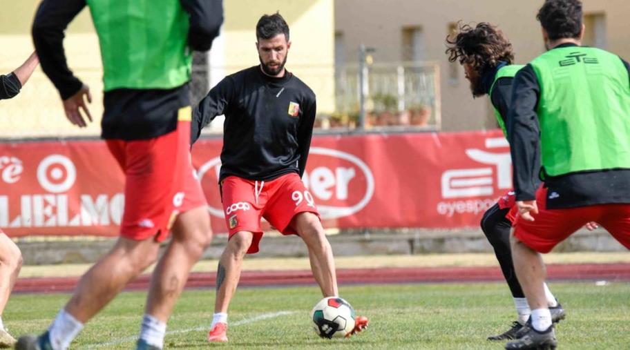 Us Catanzaro 1929, riprendono gli allenamenti al PoliGiovino in vista dell'esordio al Ceravolo col Picerno images Us Catanzaro 1929, riprendono gli allenamenti al PoliGiovino in vista dell'esordio al Ceravolo col Picerno