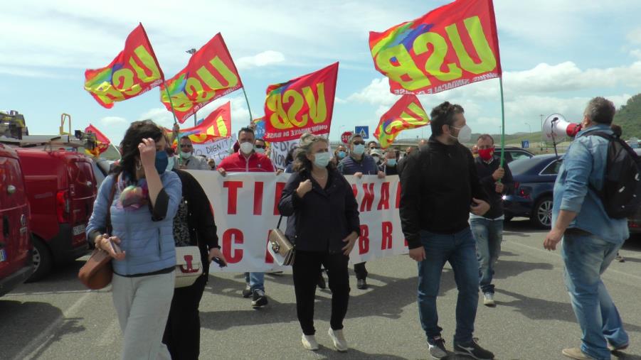 Tirocinanti calabresi. Il sit-in dell'Usb alla Cittadella regionale  images Tirocinanti calabresi. Il sit-in dell'Usb alla Cittadella regionale