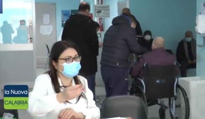 images Vaccini al Pugliese-Ciaccio. Presto sarà possibile la prenotazione tramite la piattaforma 