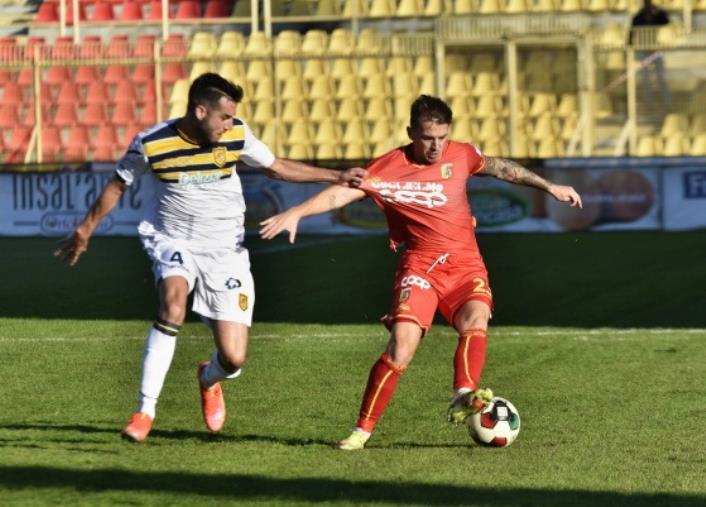 Us Catanzaro 1929, quasi fatta per Vandeputte: pronto un triennale. Ritiro di Moccone: calcio tennis e partitella images Us Catanzaro 1929, quasi fatta per Vandeputte: pronto un triennale. Ritiro di Moccone: calcio tennis e partitella