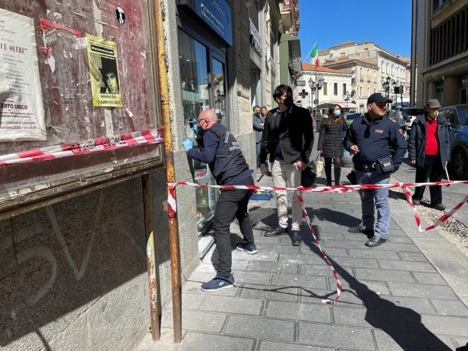 Notte violenta nel Centro storico di Catanzaro: danneggiata una gioielleria images Notte violenta nel Centro storico di Catanzaro: danneggiata una gioielleria