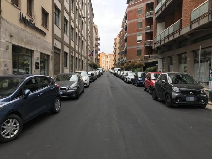 images Completata la bitumazione in Via Buccarelli. L'assessore Longo: “Strada rifatta prima della riapertura. E' un importante segnale di attenzione nei confronti dei commercianti della zona”