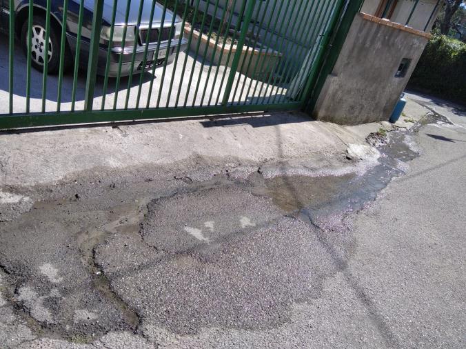 Catanzaro. Via Janò continua ad essere allagata: "riappare" la perdita idrica riparata qualche giorno fa images Catanzaro. Via Janò continua ad essere allagata: "riappare" la perdita idrica riparata qualche giorno fa