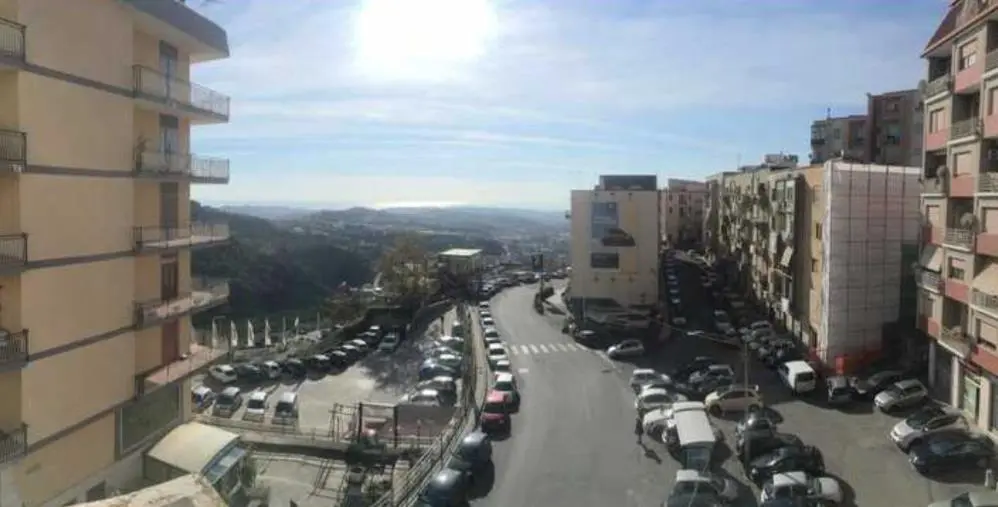 Catanzaro, lavori a viale dei Normanni: con ordinanza disposto il divieto di sosta e il senso unico alternato images Catanzaro, lavori a viale dei Normanni: con ordinanza disposto il divieto di sosta e il senso unico alternato