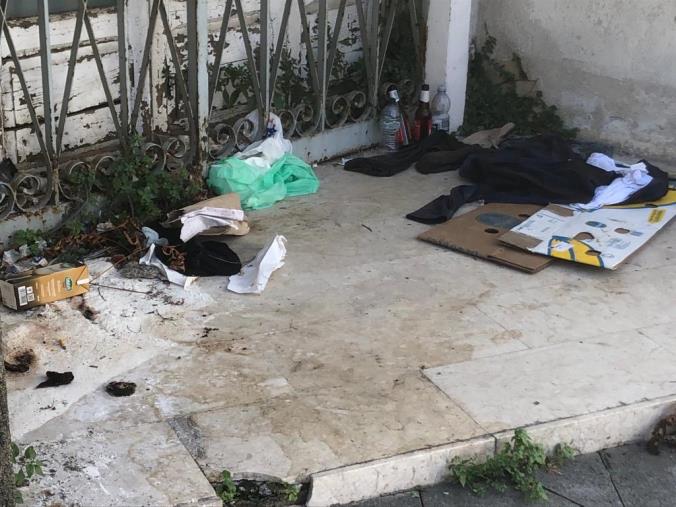 Catanzaro e i suoi vicoli sporchi e puzzolenti, ora  "basta"!   images Catanzaro e i suoi vicoli sporchi e puzzolenti, ora  "basta"!