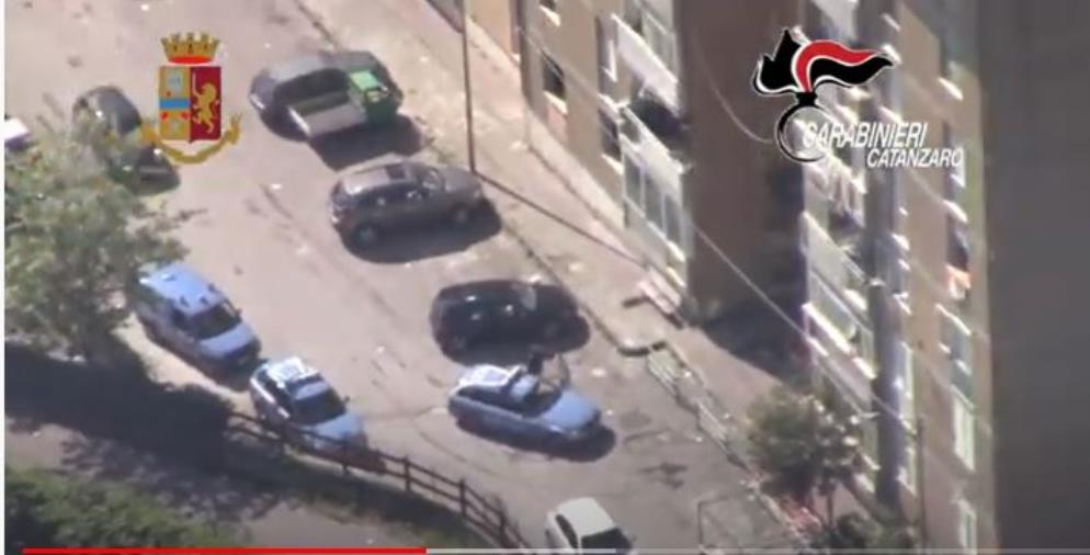 images Catanzaro, droga ed estorsioni. Operazione “Aesontium”: le immagini del blitz 
