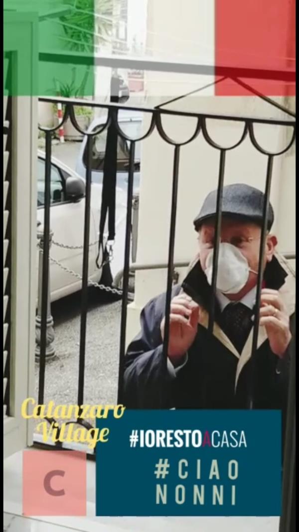 Coronavirus. A Catanzaro un video riprende l'affetto tra nonno e nipote ai tempi del covid-19  (VIDEO) images Coronavirus. A Catanzaro un video riprende l'affetto tra nonno e nipote ai tempi del covid-19  (VIDEO)