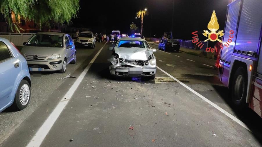 images Scontro tra 2 auto nel Lametino: ferite mamma e figlia