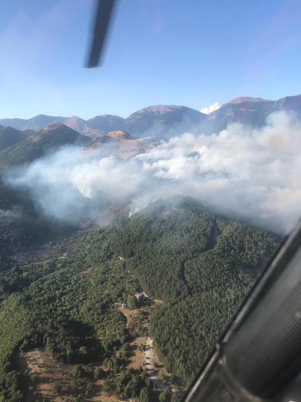 La Polizia saluta le stellette e presenta i nuovi distintivi images La Polizia saluta le stellette e presenta i nuovi distintivi