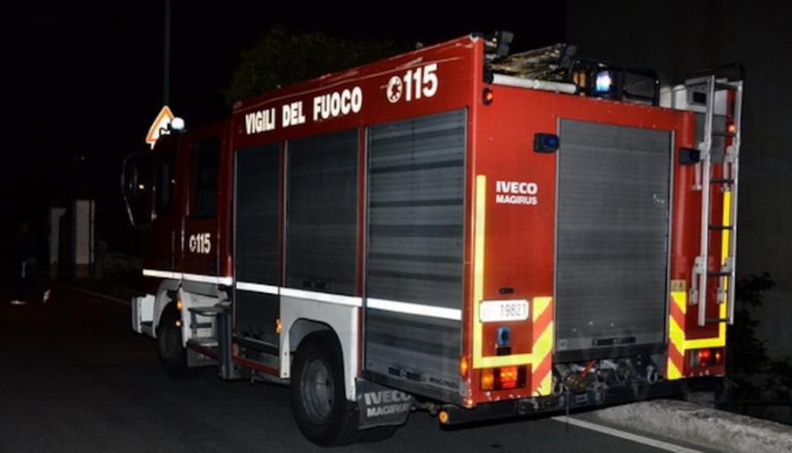 images A fuoco per la seconda volta un garage: ancora atti intimidatori per un commerciante di Reggio