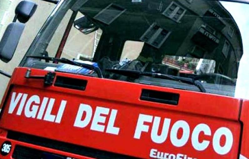 images Tentano di incendiare l'auto di un consigliere comunale di Scalea, indagini in corso 