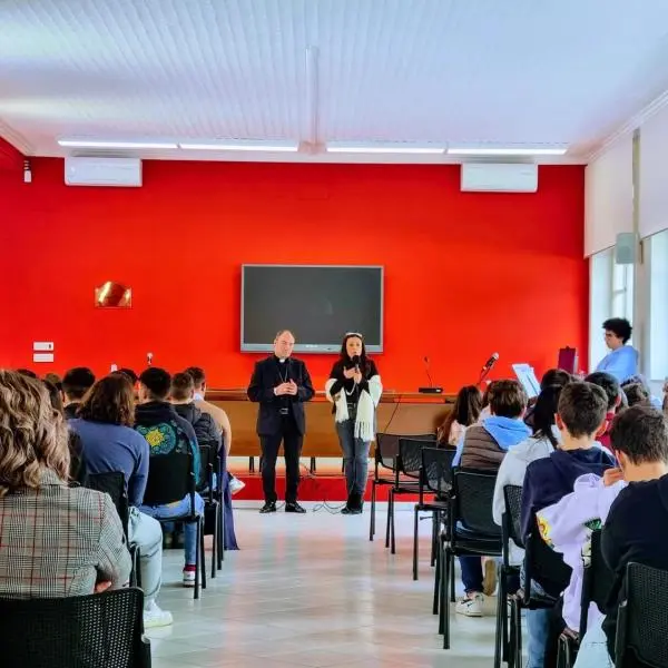 Lamezia, monsignor Parisi agli studenti: “Vi auguro di essere sempre voi stessi” images Lamezia, monsignor Parisi agli studenti: “Vi auguro di essere sempre voi stessi”