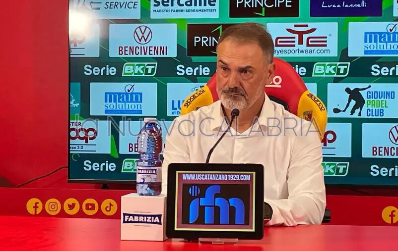 images Catanzaro-FeralpiSalò, Vivarini resta con i piedi per terra: "Guardare la classifica ora non serve"