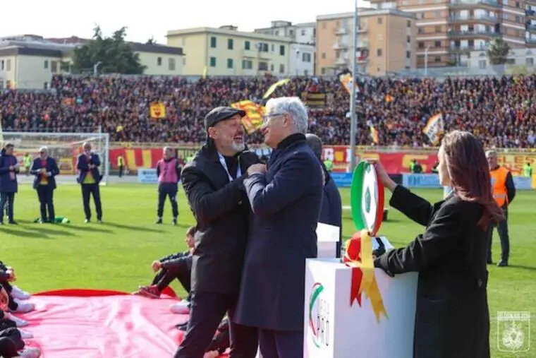 Us Catanzaro 1929, rinnovo Vivarini: raggiunto l'accordo, manca solo la firma images Us Catanzaro 1929, rinnovo Vivarini: raggiunto l'accordo, manca solo la firma