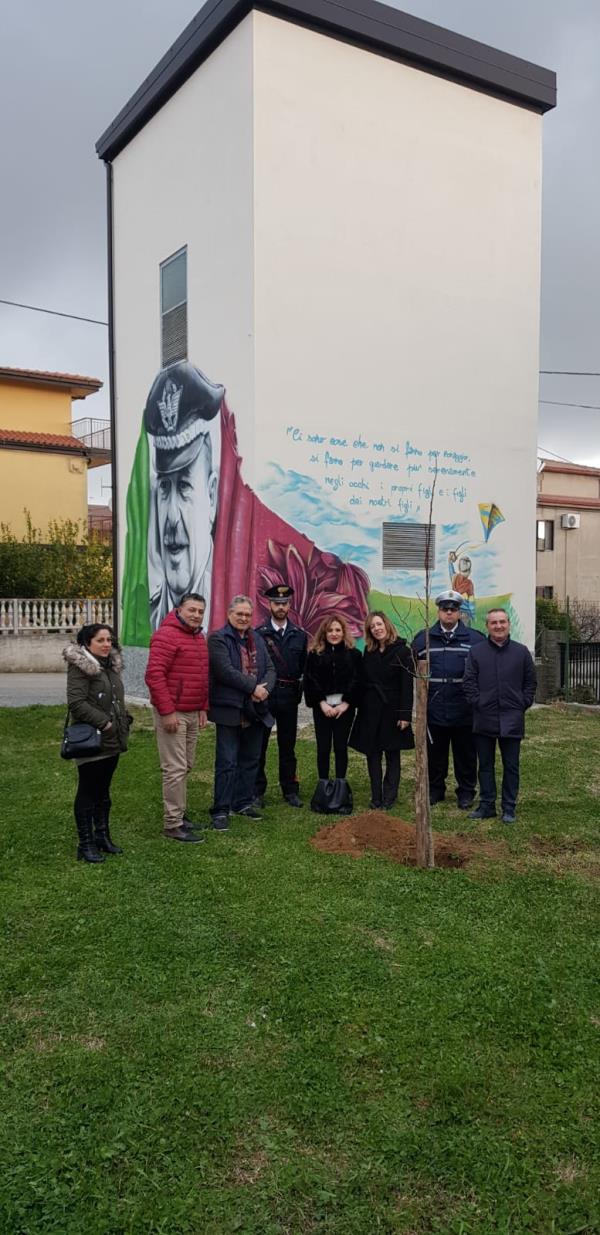 images Cultura 'verde' a Girifalco, piantumato un albero dono della senatrice Vono (Iv)