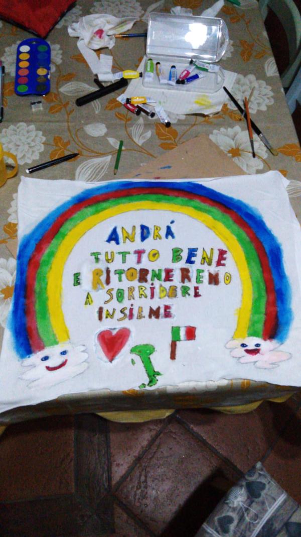 #iorestoacasa. A Davoli la quarta elementare si dedica al disegno e non molla: "Ritorneremo a sorridere"