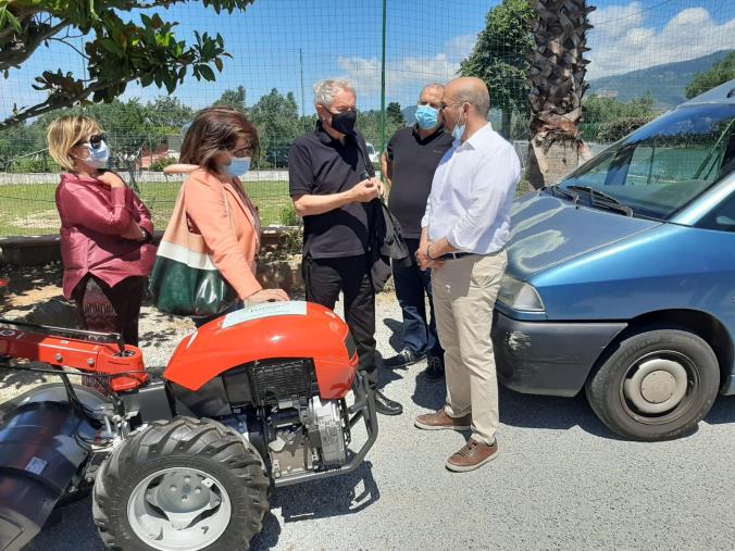images L'impresa "iGreco" ricompra i mezzi a Don Panizza dopo il furto a "Progetto Sud" (VIDEO)