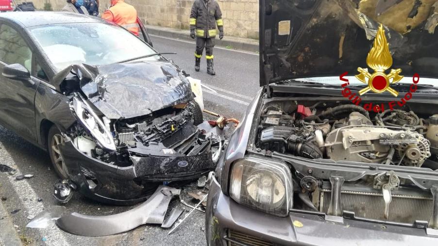 Catanzaro. Scontro tra due auto a viale De Filippis: due feriti images Catanzaro. Scontro tra due auto a viale De Filippis: due feriti