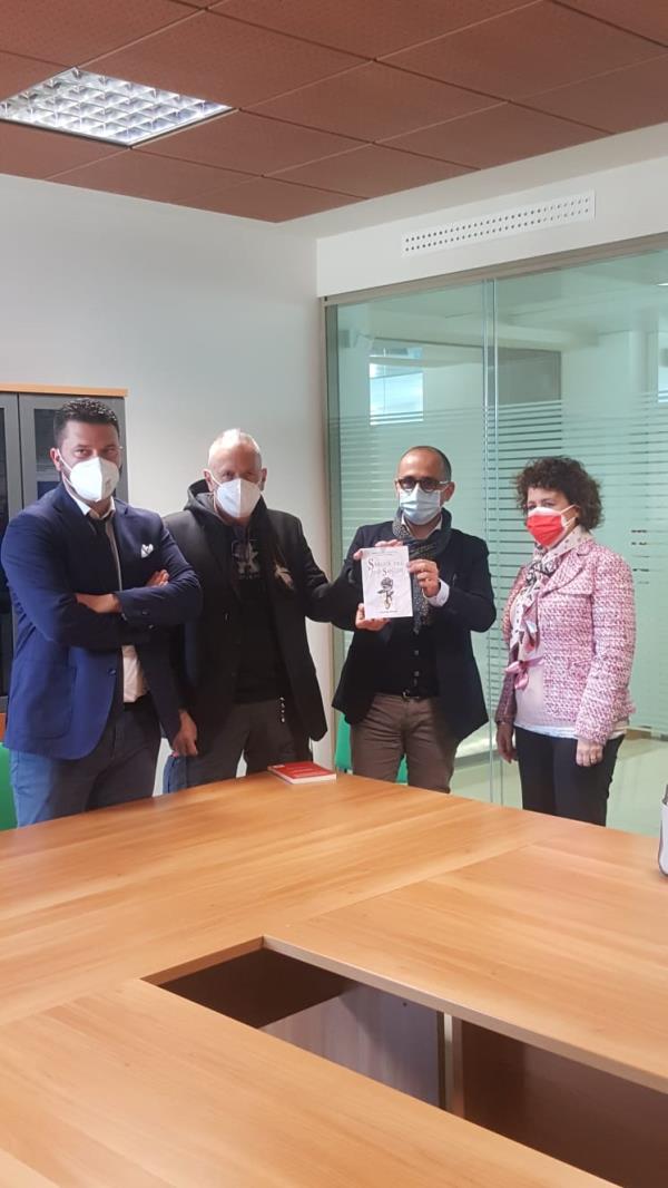 ‘’Sangue del mio Sangue’’: presentato il libro di Arcuri e Caruso alla cittadella regionale images ‘’Sangue del mio Sangue’’: presentato il libro di Arcuri e Caruso alla cittadella regionale