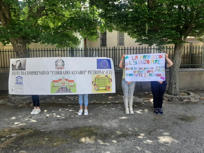 L’Istituto comprensivo di Petronà e Libera ricordano Francesco Tramonte e Pasquale Cristiano, vittime della ndrangheta images L’Istituto comprensivo di Petronà e Libera ricordano Francesco Tramonte e Pasquale Cristiano, vittime della ndrangheta