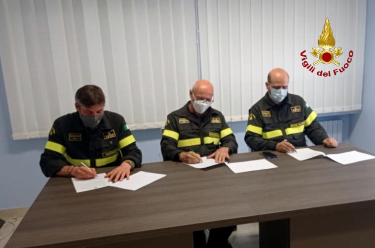 Vigili del Fuoco, siglato il protocollo operativo tra i comandi di Catanzaro e Reggio Calabria images Vigili del Fuoco, siglato il protocollo operativo tra i comandi di Catanzaro e Reggio Calabria