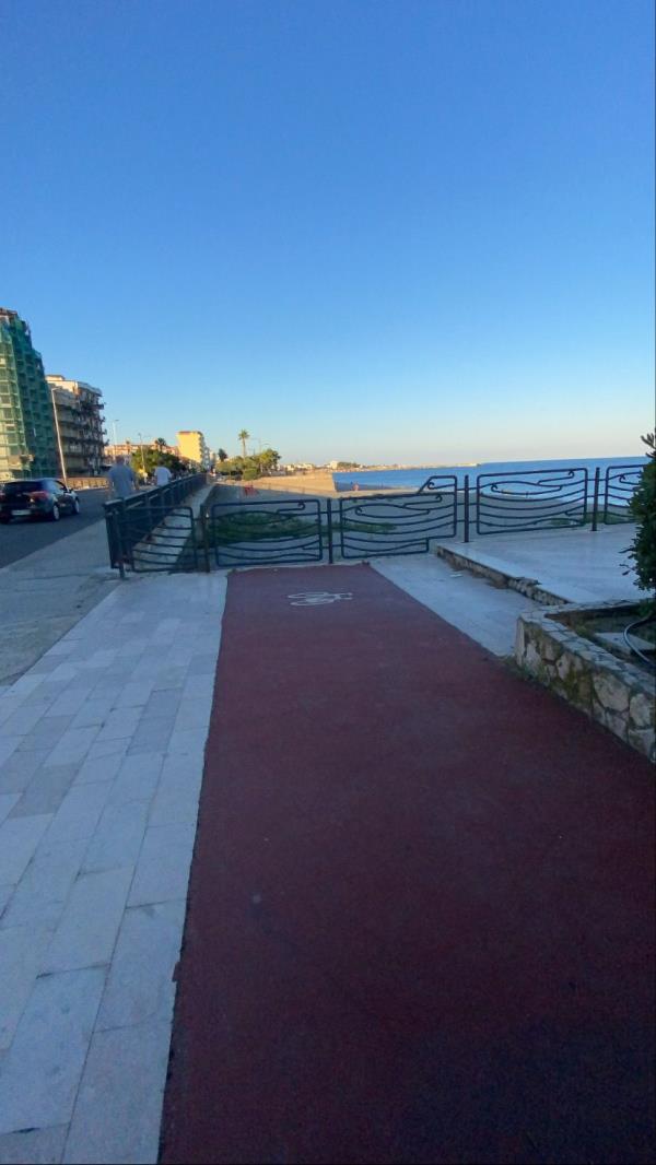 Catanzaro. Nel quartiere Lido la pista ciclabile più "trash" del web: finisce nel vuoto. Veraldi: “Sperpero di denaro pubblico” images Catanzaro. Nel quartiere Lido la pista ciclabile più "trash" del web: finisce nel vuoto. Veraldi: “Sperpero di denaro pubblico”