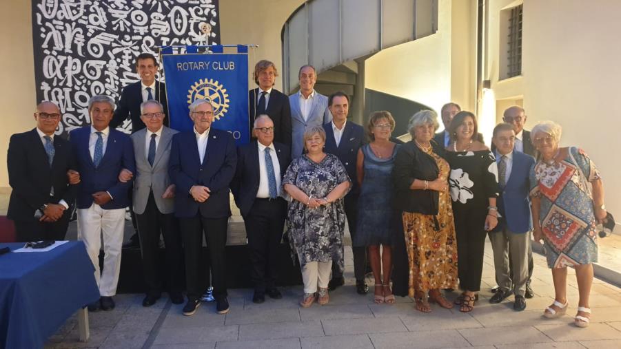 images Catanzaro. Premi e prestigiosi nuovi ingressi nel Rotary Club Tre Colli