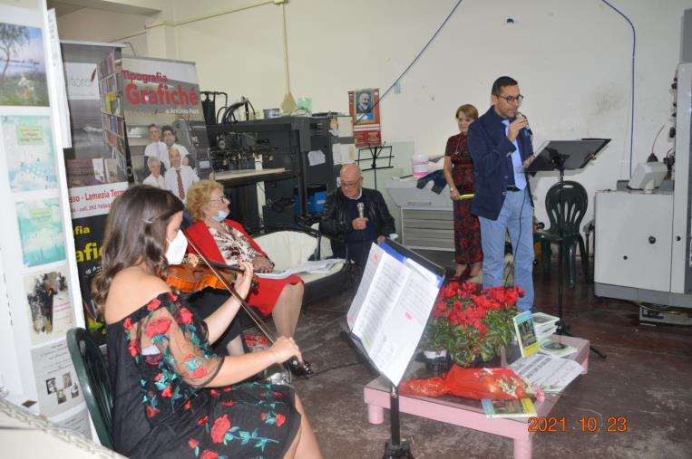 Lamezia Terme. Libri, presentati "Haiku e non solo” e “Viaggiatori del Reventino” di Maria Grazia Paola
 images Lamezia Terme. Libri, presentati "Haiku e non solo” e “Viaggiatori del Reventino” di Maria Grazia Paola