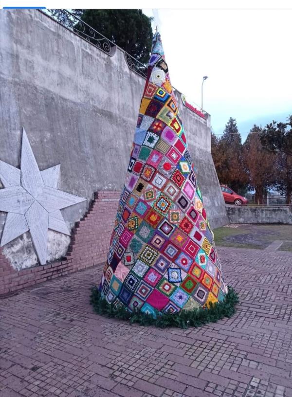 A Sellia Marina svetta l'albero di Natale nato dal progetto “Coloratamente Insieme”
images A Sellia Marina svetta l'albero di Natale nato dal progetto “Coloratamente Insieme”