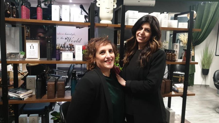 "Lasciarsi meravigliare", il pensiero vincente sull'albero del salone di bellezza Donna Fashion a Catanzaro images "Lasciarsi meravigliare", il pensiero vincente sull'albero del salone di bellezza Donna Fashion a Catanzaro
