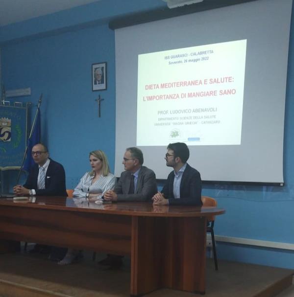 Soverato, professionisti e alunni a confronto su "Salute e giovani: l’importanza di una corretta alimentazione" images Soverato, professionisti e alunni a confronto su "Salute e giovani: l’importanza di una corretta alimentazione"