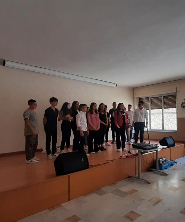Cropani. I ragazzi della terza A salutano con "TeatroAmico" l'anno scolastico che sta finire images Cropani. I ragazzi della terza A salutano con "TeatroAmico" l'anno scolastico che sta finire
