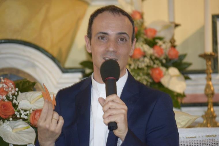 images "Lo sguardo di Gesù": a Catanzaro la presentazione del libro di Don Francesco Cristofaro