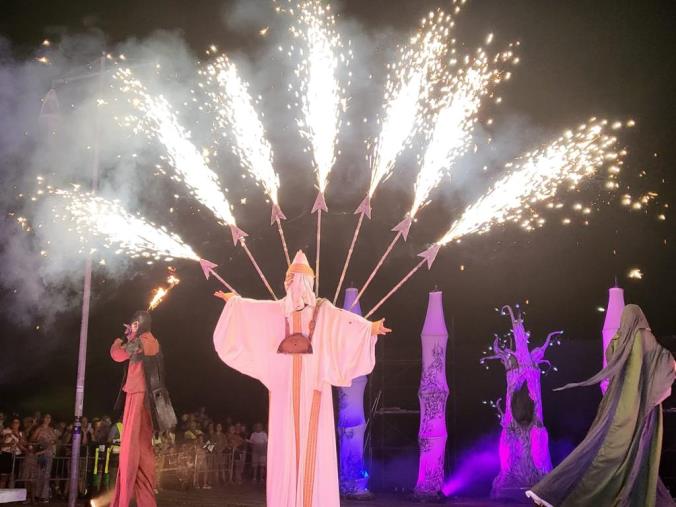 "Persefone" incanta Soverato: lo spettacolo piro-teatrale conquista grandi e piccini  images "Persefone" incanta Soverato: lo spettacolo piro-teatrale conquista grandi e piccini