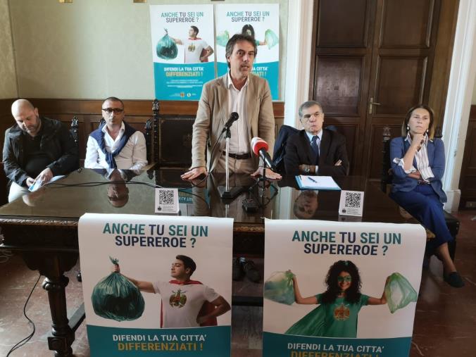 images "Anche tu sei un supereroe?": parte a Catanzaro la campagna per l'ambiente di Comune e Sieco 
