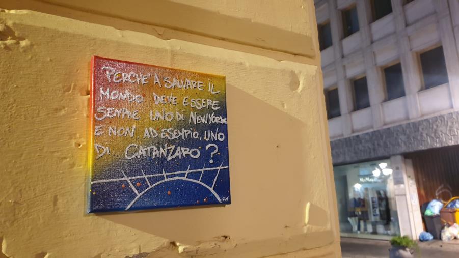"Un catanzarese salverà il mondo": la street art di Rocco del Franco invade i muri del capoluogo images "Un catanzarese salverà il mondo": la street art di Rocco del Franco invade i muri del capoluogo