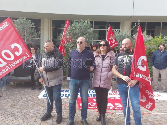 Operatori Socio Sanitari idonei in graduatoria regionale, "Si Cobas" ne chiede l'assunzione immediata images Operatori Socio Sanitari idonei in graduatoria regionale, "Si Cobas" ne chiede l'assunzione immediata