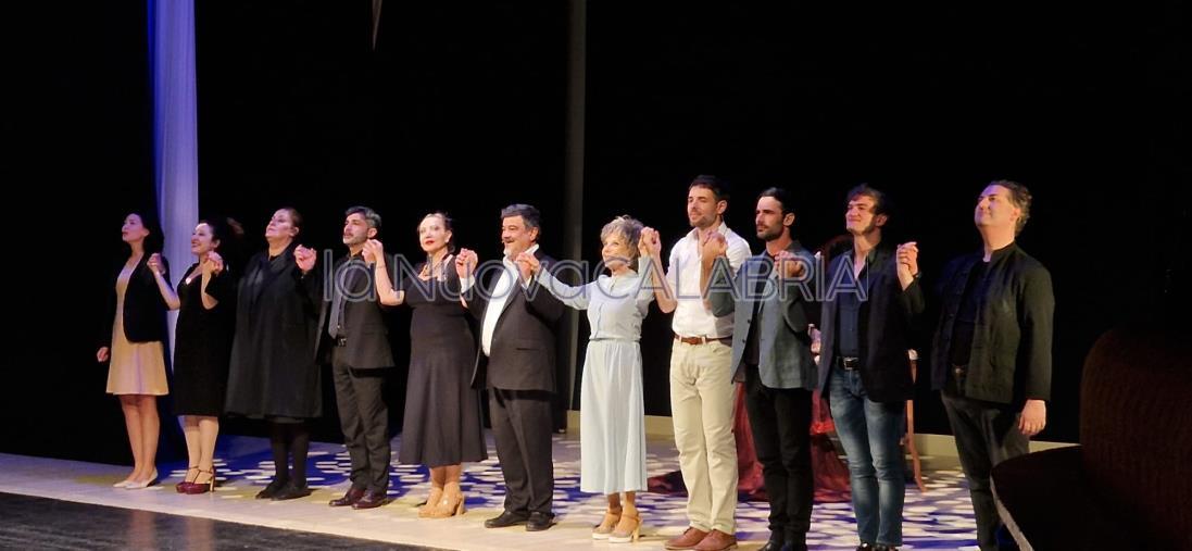 images A Catanzaro "Mine vaganti" nella sua versione teatrale conquista il pubblico del Politeama