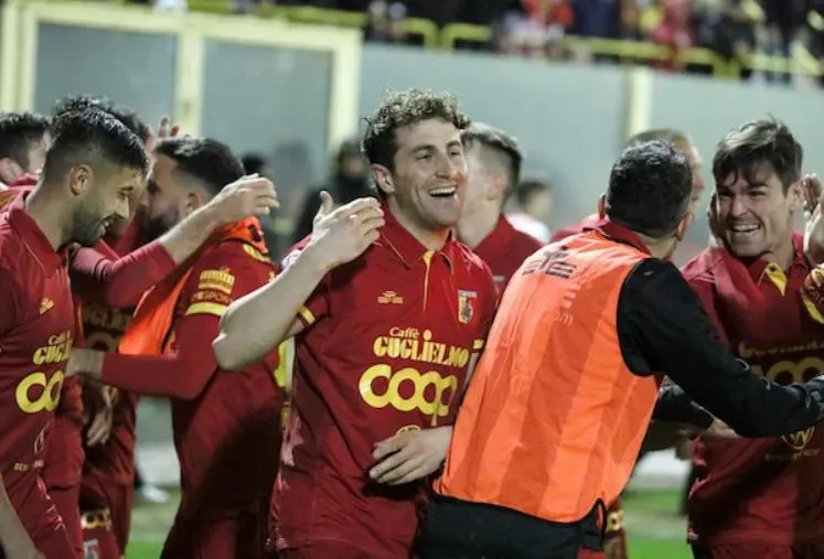 images Derby alle porte, il prefetto di Crotone vieta la trasferta ai residenti nella provincia di Catanzaro