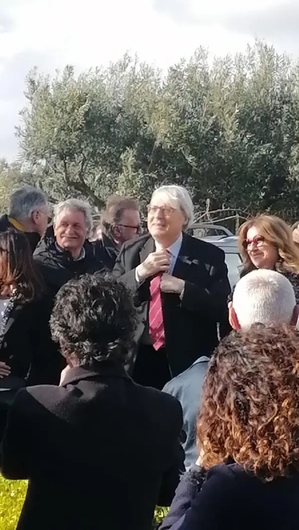 images Vittorio Sgarbi ospite al Museo del Cedro per la mostra "Protagonisti del Tempo"