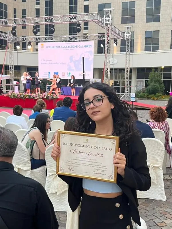 images Amaroni, Barbara Lanzellotti tra le eccellenze scolastiche calabresi