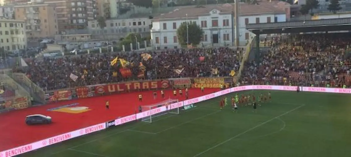 images Il corsivo giallorosso. Che "legnata" alle aquile! Ma il cuore "ultras" continua a battere forte