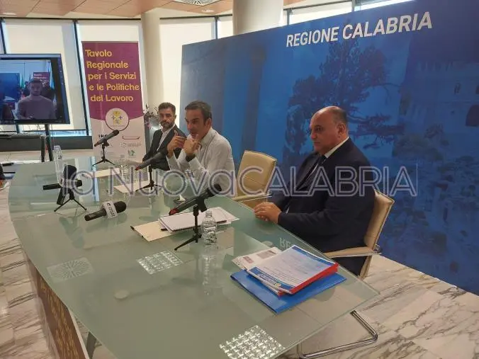 images Regione, parte il tavolo per il lavoro. Occhiuto: "Invertire i dati negativi in Calabria"