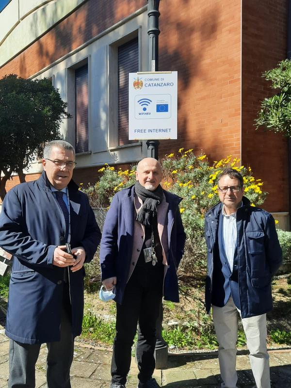 Catanzaro, sarà possibile navigare su internet gratuitamente dal centro storico a Lido images Catanzaro, sarà possibile navigare su internet gratuitamente dal centro storico a Lido